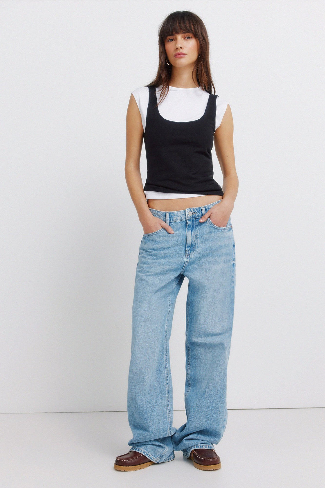 W 7.PV26.G.B.CAMISETA BASICA TIRANTE