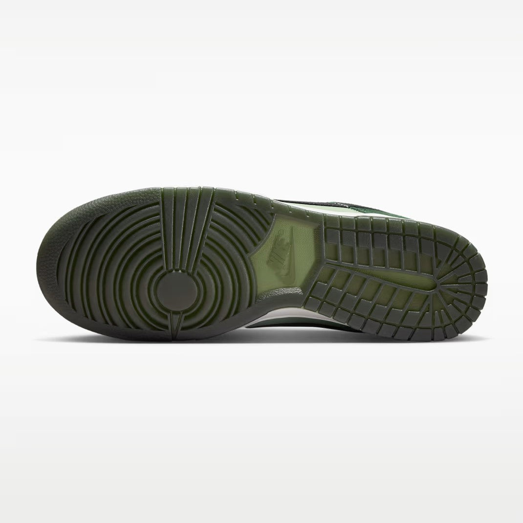 M NIKE DUNK LOW RETRO SE ESS+