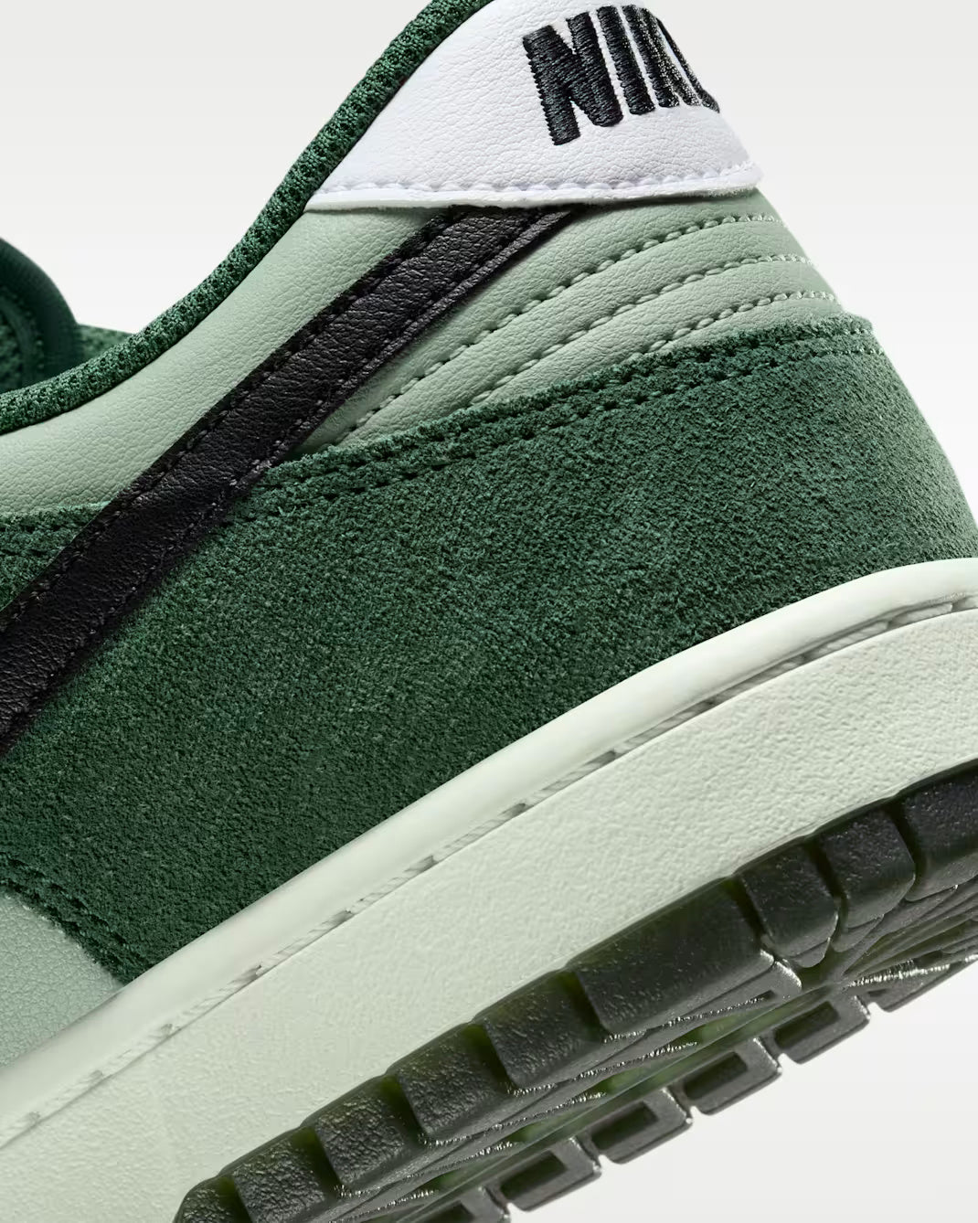 M NIKE DUNK LOW RETRO SE ESS+