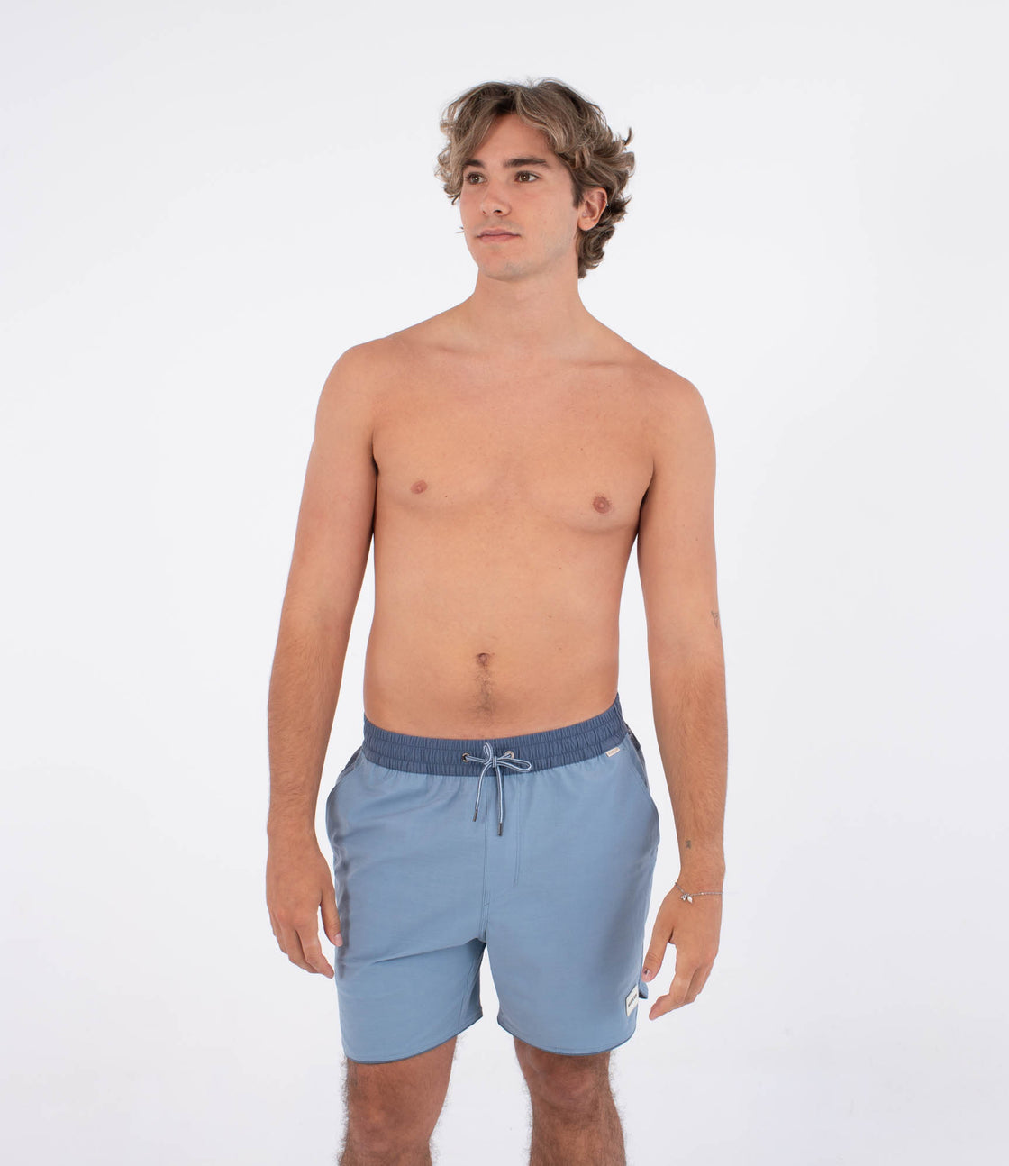 M PHTM NATURALS SCALLOP VOLLEY 17