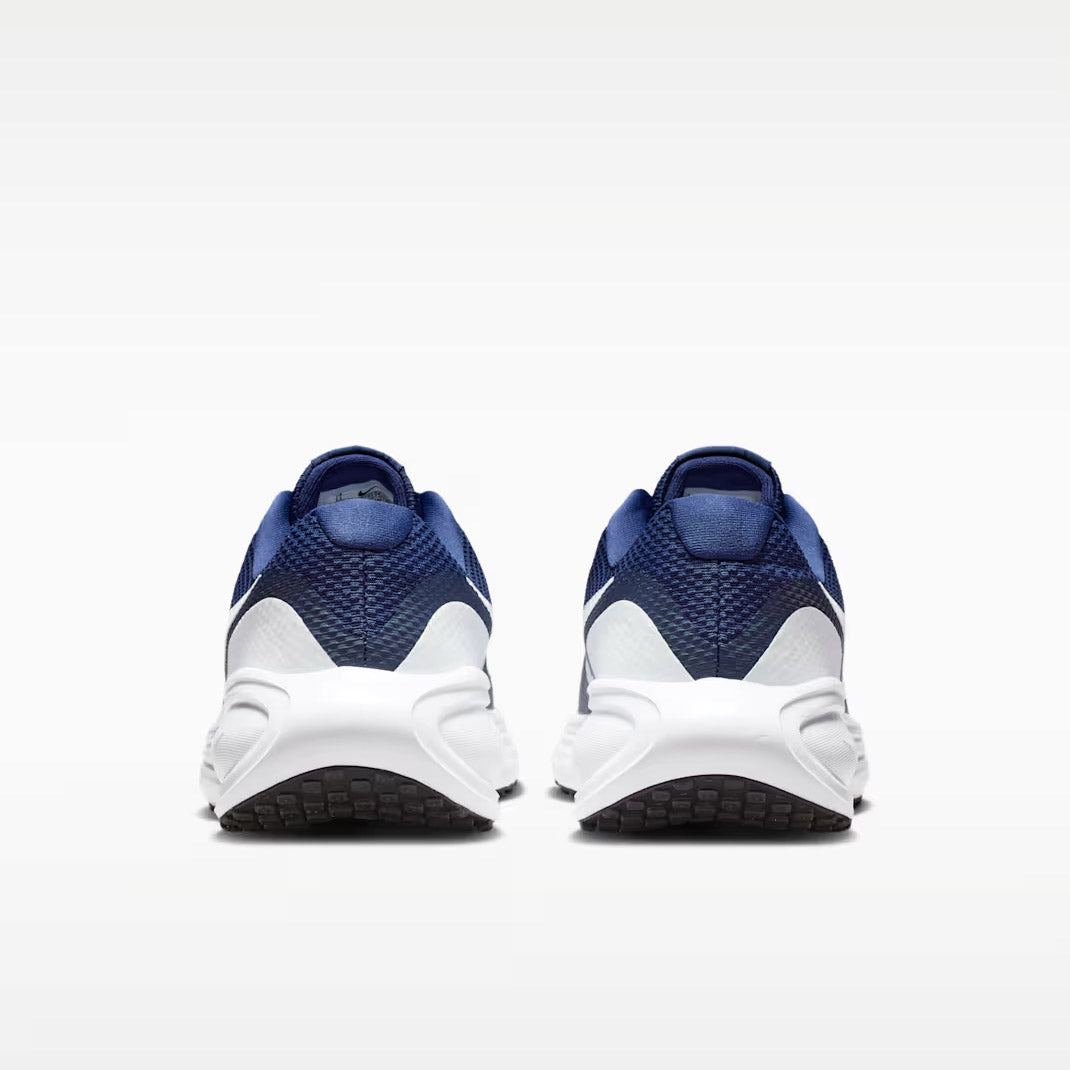 M NIKE REVOLUTION 8