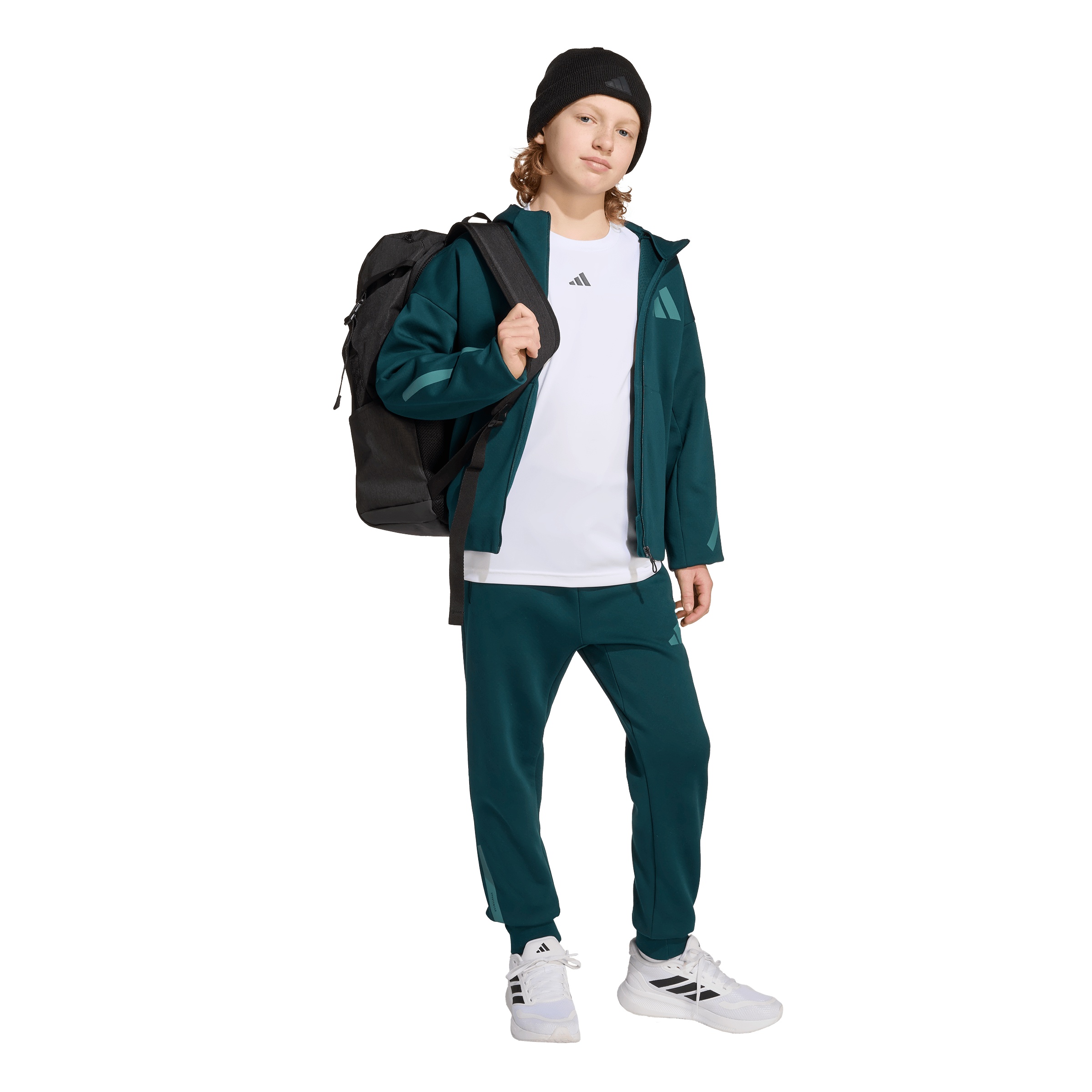 JW2425_4_APPAREL_On Model_Walking View_transparent