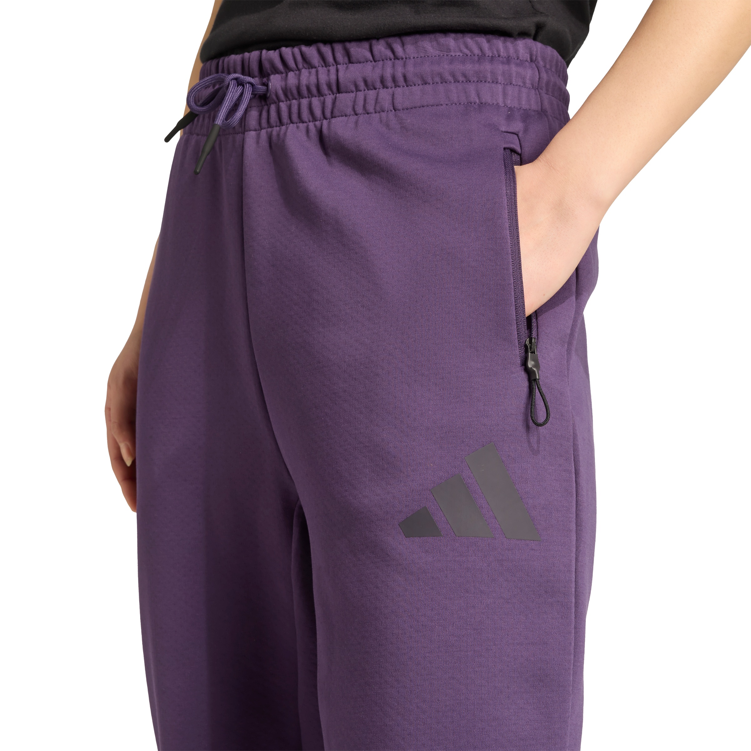 JW7740_6_APPAREL_On Model_Detail View 2_transparent
