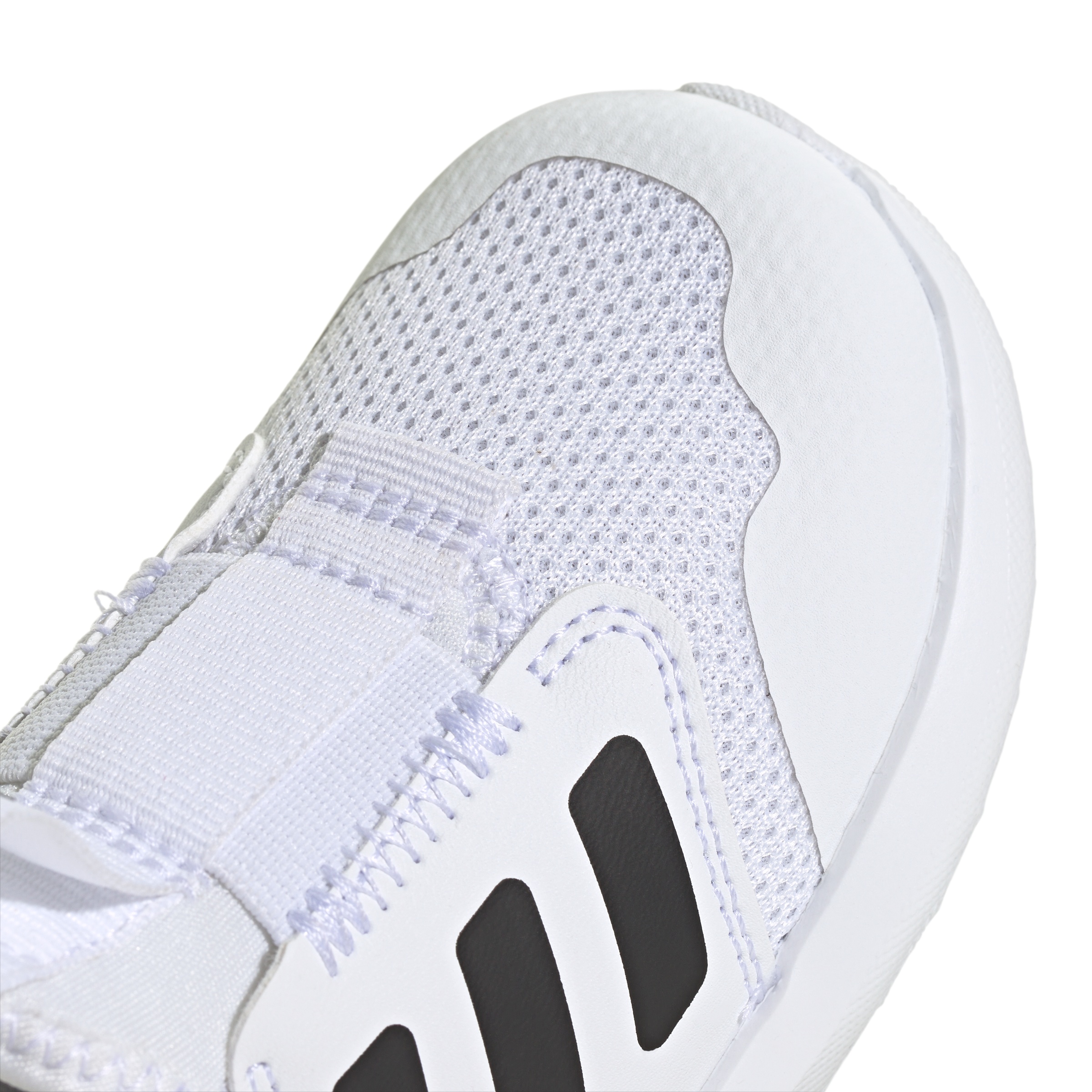 IH1057_8_FOOTWEAR_Photography_Detail View 1_transparent