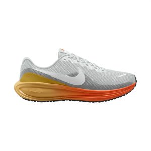 M NIKE REVOLUTION 8